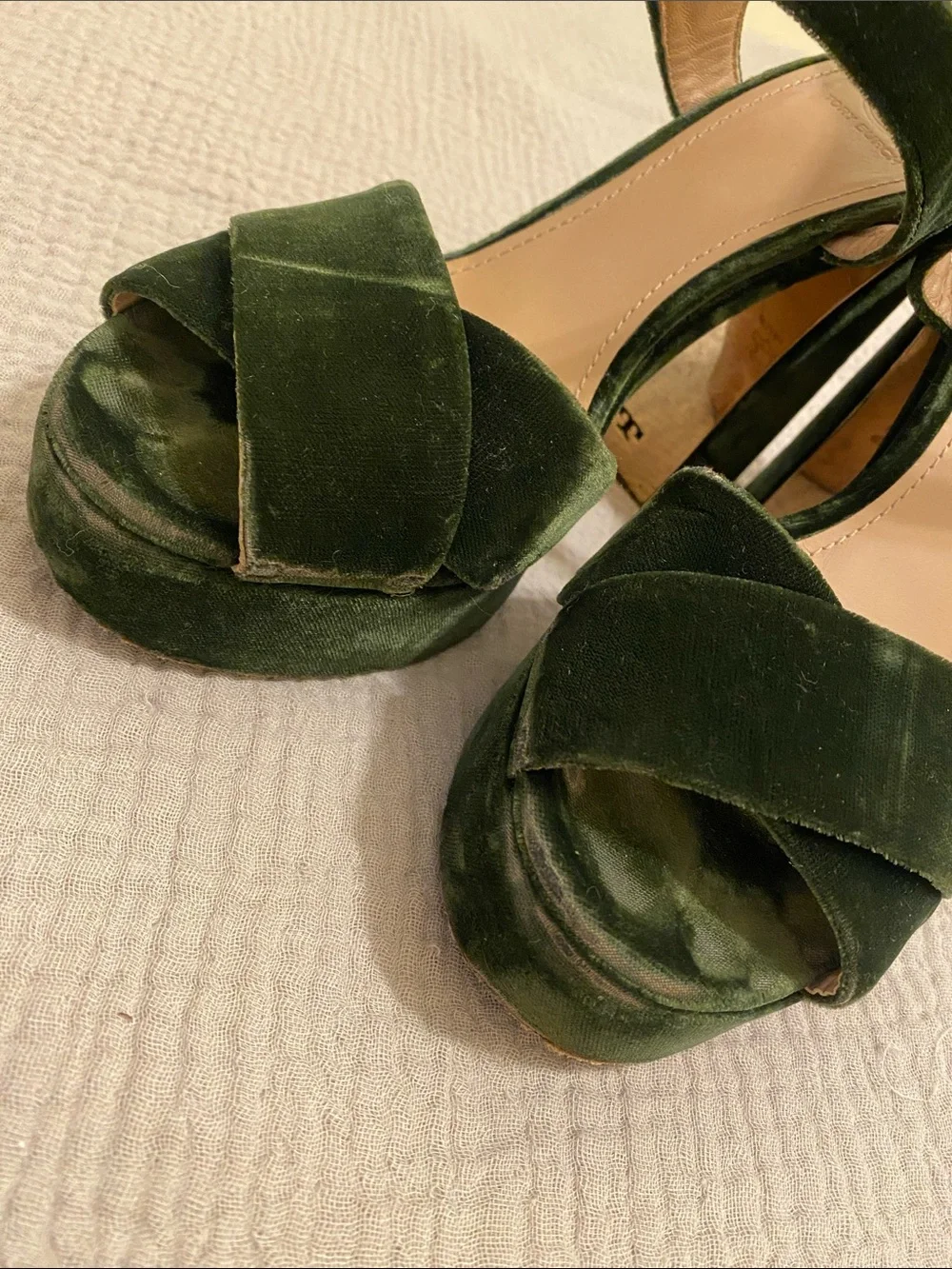 Tory Burch Dark Green Velvet Platform Sandals. Size 8.5